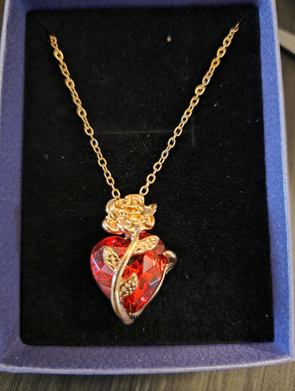 Brand New Romantic Red Crystal Heart & Gold Rose Pendant Necklace – Gift Boxed